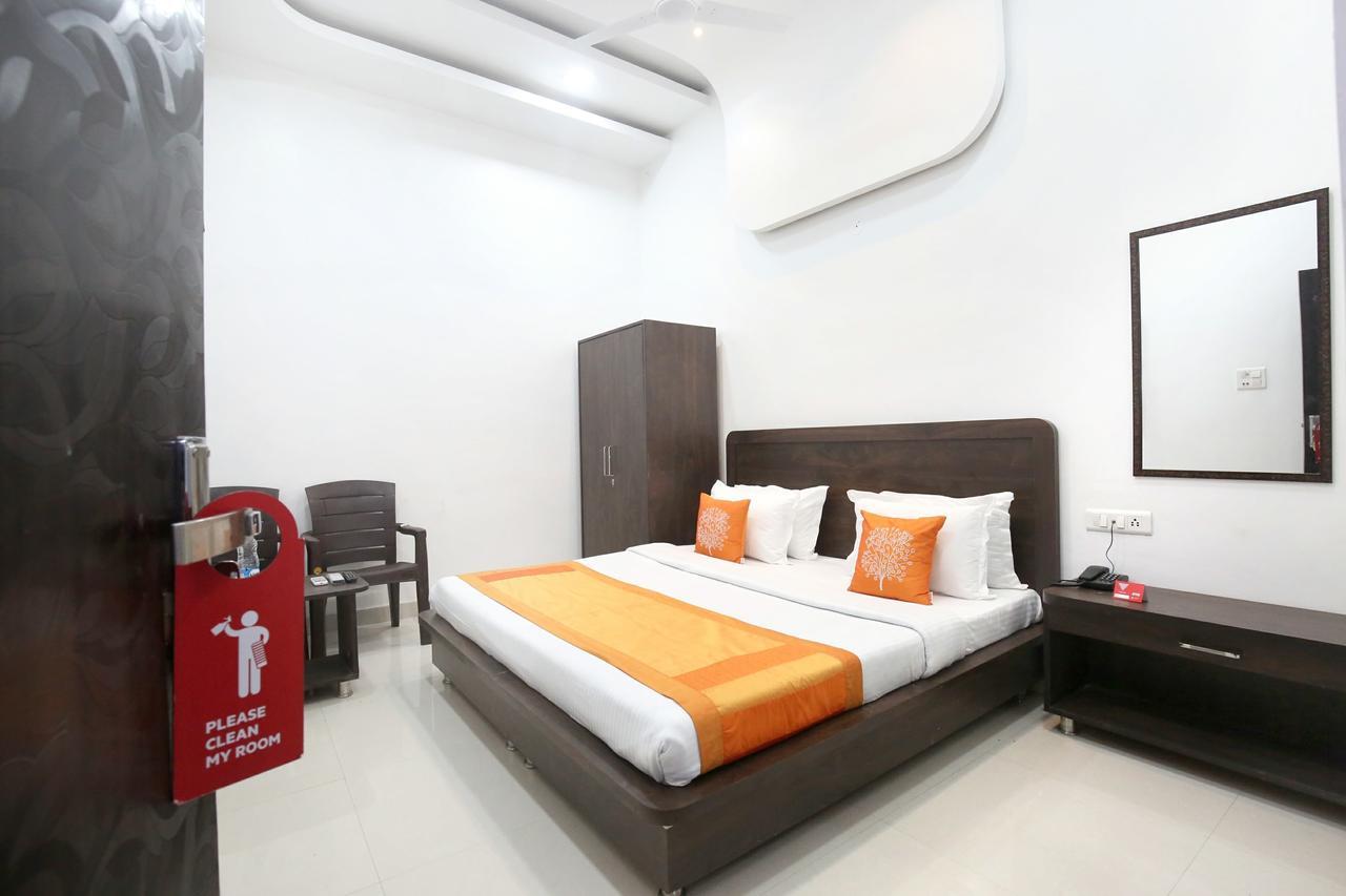 Oyo 11421 Regal Residency Hotel Amritsar Exterior photo