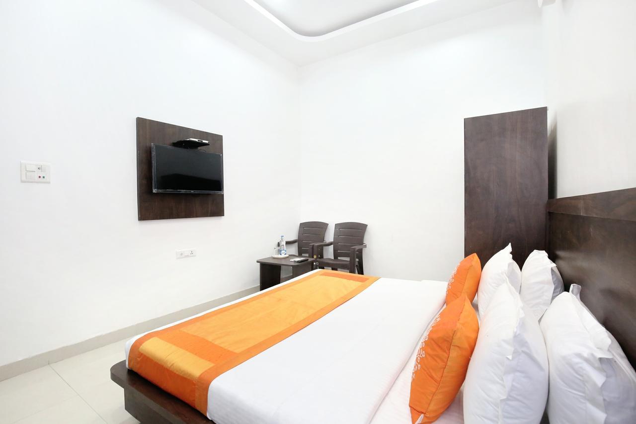 Oyo 11421 Regal Residency Hotel Amritsar Exterior photo