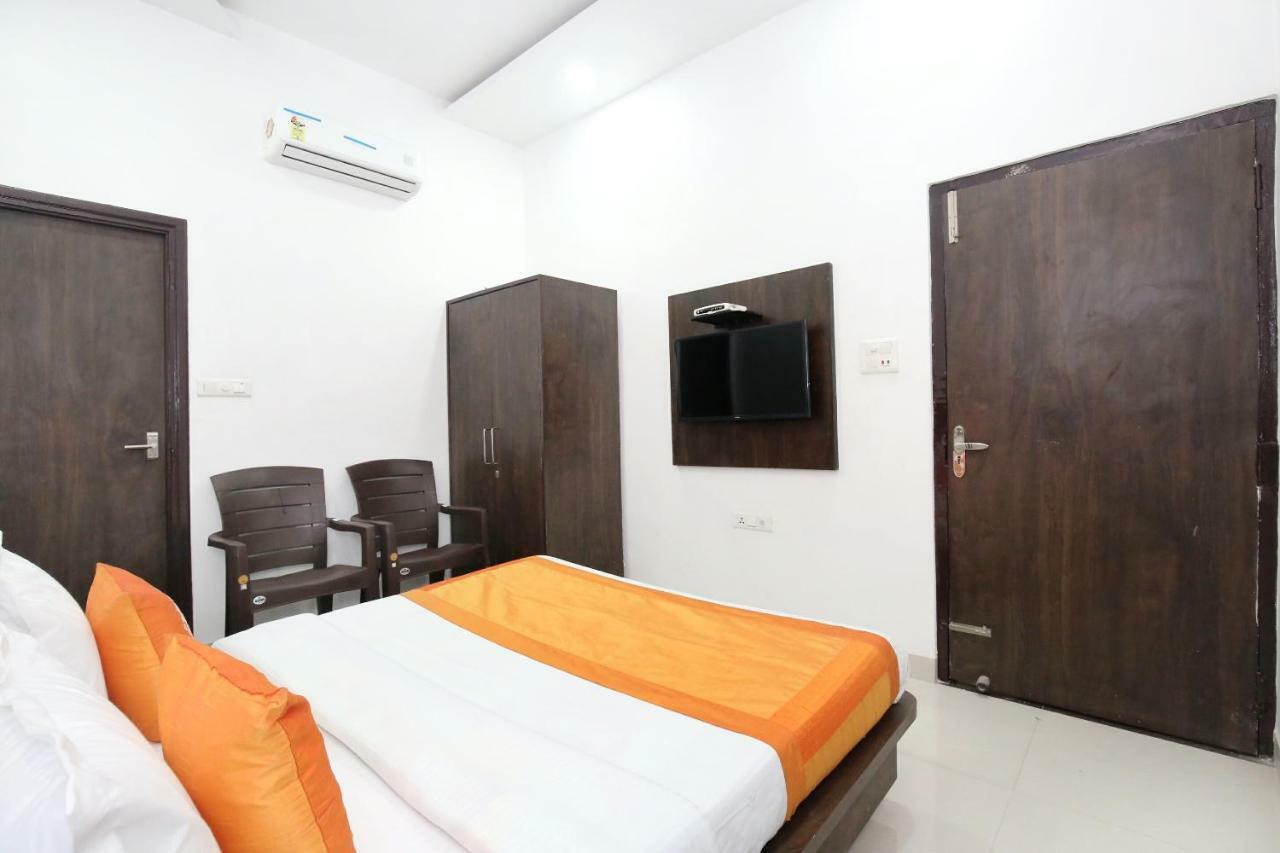 Oyo 11421 Regal Residency Hotel Amritsar Exterior photo
